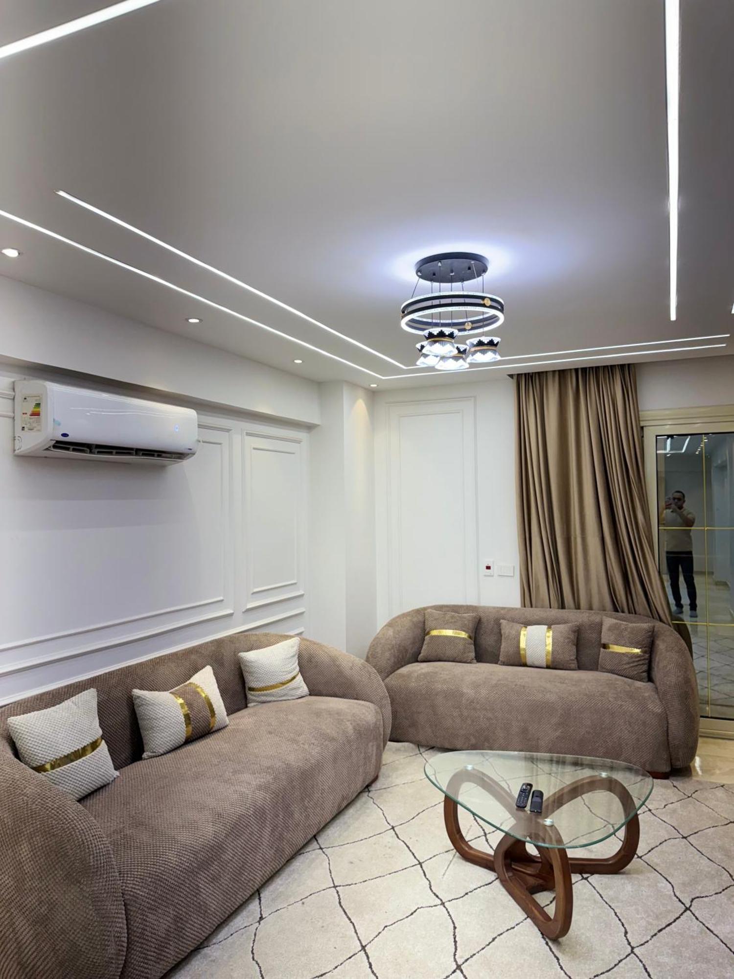 شقه فندقيه بالمهندسين 3 غرف و 3 حمام Apartment *
